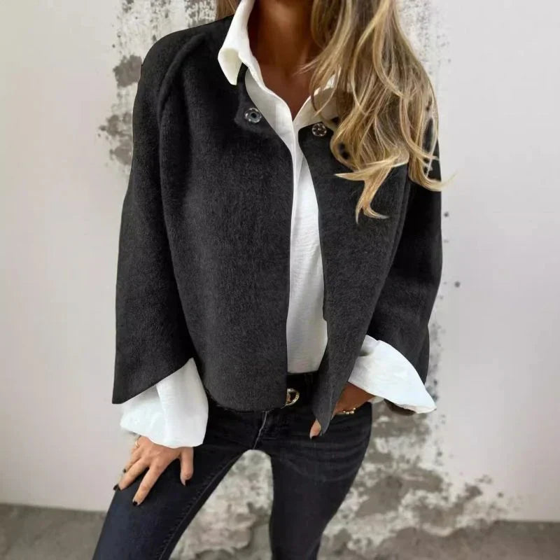 Eliane Coat | Essential Elegance Short, Light and Comfortable