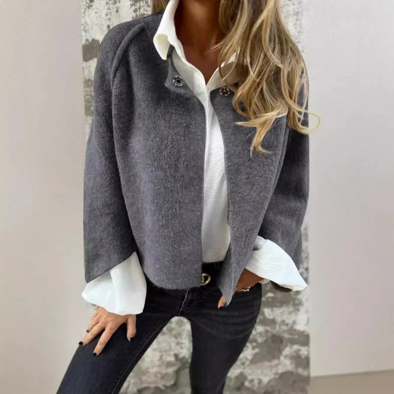 Eliane Coat | Essential Elegance Short, Light and Comfortable