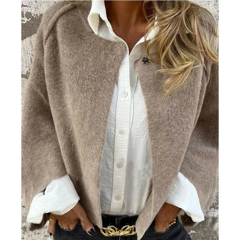 Eliane Coat | Essential Elegance Short, Light and Comfortable